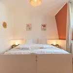 3 Bedroom House With Garden, Near Lille Pensionat 3*