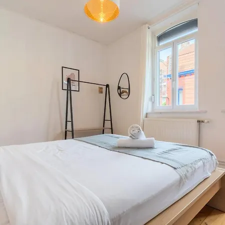 3 Bedroom House With Garden, Near Lille Гостевой дом Ла-Мадлен