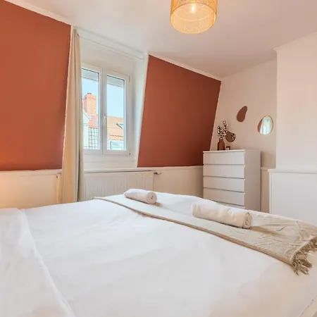 Гостевой дом 3 Bedroom House With Garden, Near Lille Ла-Мадлен